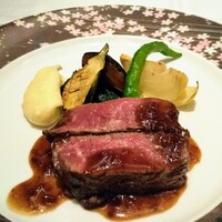 SAMURAI dos Premium Steak House 八重洲鉄鋼ビル店 - 醤油ベースのシャリアピンソースで白米との相性が抜群