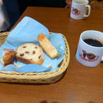 ハートブレッド アンティーク - モーニングビュフェのパンとコーヒー