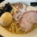 陽はまたのぼる - 冷やし煮干しそば 塩 900円+味玉