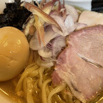 陽はまたのぼる - 冷やし煮干しそば 塩 900円+味玉