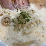 麺処 飯田家 - 料理写真:鶏白湯味玉ラーメン1,000円＋100円で大盛
