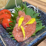 Kanzen Koshitsu Izakaya Sakafune - まぐろと酒盗のとも和え　680円