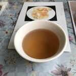 中国料理 燧轅菜館 - ポットのお茶はアツアツでしたっ　冷えてると思うとショックがw