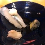 おく村 - サヨリ握り　辛み大根のせ