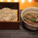 おく村 - 信州戸隠蕎麦　但馬牛のすじ肉を4時間程たいてとったスープ
