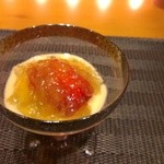 おく村 - さちのか苺　下にアングレーズソース　上から三宝柑