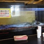 キッチンはんおむ - この水槽・・・普段は、魚が泳いでる？