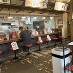 本田商店 - テーブルカウンター席