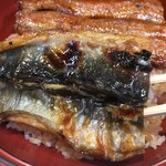 Unagiya - キャーーー！！！コレはいい感じの焼き目！！！
      
      皮のバリッと感！！！
      
      金串だったし腹裂きだし  やっぱり地焼きだな。
      
      コレは美味そげ！！！
      
      
      ではいただきましょう。
      
      
      
      