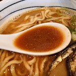 拉麺ひらり - 2022年7月　濃い色のスープ