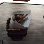 神楽坂 石かわ - 鮎の頭  中骨  尻尾は 別で香ばしく焼いて提供されます。