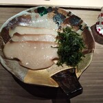 神楽坂 石かわ - 蒸し鮑。海苔の下には肝ソースが隠れています。