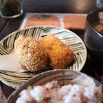 ニコノスタンド - うなぎと柴漬けのコロッケと出汁巻き玉子と明太子のコロッケ