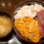若狭家 - うに・ホタテ・まぐろ３色丼ネタ２倍ご飯特盛