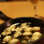アッビナーレ - マッシュルームのアヒージョ