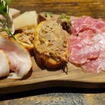 ピッツェリア ジェラテリア ラッヅォ - お肉の前菜盛り合わせ