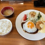 洋食の藤 - Cセット ハンバーグ・カニクリームコロッケ・目玉焼