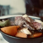 炭火焼き鳥と自然派ワインのお店　Gallo - ジャージー牛の鉄板ジュージュー焼き