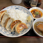 一圓 - ジャンボ餃子横置きセット（980円）