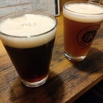 178767937 - 最初の一杯は黒ビールから！（左）