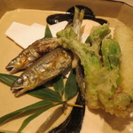くろぎ - 焼き物:稚鮎  焼き二丁・揚げ一丁、山菜天麩羅
