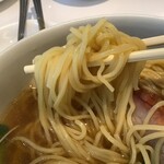 広東名菜 富徳 - チャーシュー入りつゆそばの麺