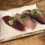 立ち寿司 まぐろ一徹 - 本日のオススメ　左から鯨の赤身、平鯵、鰹