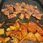 韓国家庭料理 焼肉 明洞 - サムギョプサル