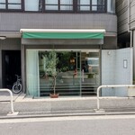 ACiD brianza - 全面ガラス張りで明るい雰囲気