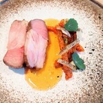 ACiD brianza - 北海道産黒豚ロースト乾燥させて戻した人参バターソテー新生姜ピクルス若いさくらんぼ豚出汁と麹のソース。お肉そのものは何だかハムのような旨み熟成された感じの味わい食べ心地、旨みと爽やかさあるソースと絶妙に