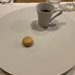 シャントレル - ❷枝豆のマカロン、キノコのスープ