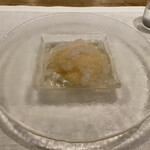 シャントレル - 11.山梨の桃のコンポート、フロマージュブランのアイス