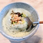 ACiD brianza - スペシャリテの1つでもあるリードヴォーが使われた一皿ローストした酵母ブロッコリ、春菊の泡。リードヴォーの甘みがモツ鍋のモツみたいな脂身感、グラノーラのようなザクザク歯ざわりとか春菊泡の香味ふわふわ感♡