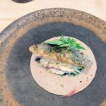 ACiD brianza - 奥の小さく白いものはお手拭きで、最初乾燥したものなのですが、お水だかお湯がかけられてムクムクと柔らかに膨らみます。見ててかわいい興味深くちょっと楽しい気持ちになります。