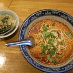 タイ屋台料理ヌードル＆ライス TUKTUK - トムヤンクン麺とグリーンカレーのセット９００円