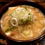 い志井 - 辛モツ煮込豆腐