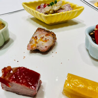 水綾閣 - 毎位焼味盆
                    焼き物入り前菜盛り合わせ
                    AssortedAppetizersIncludingGrilledItems