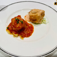 水綾閣 - 鴛鴦鮮蝦球
                    大海老のチリソースとマヨネーズソース
                    Stir-friedPrawnswithChiliSauceandMayonnaiseSauce