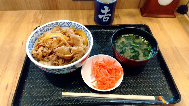 吉野家 4号線仙台山の寺店 - 泉中央（牛丼）の写真