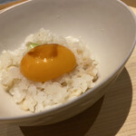 温石 - 今度は黄身を乗っけてTKG 君を少しずつ崩しながら頂きます　過去一のTKGでした
