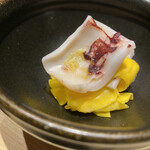 温石 - 神頭烏賊とコリンキー　ヒイカと同じだそうで地元では神頭烏賊と呼ぶそうです　柔らかく、コリンキーの歯触りとよく合います