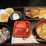 三是 - 焼魚定食(ほっけの開き、雑穀米少なめ)_¥850