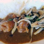 カレー風味すずき - 鶏肉とキノコのカレー