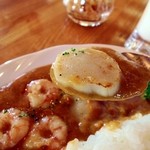 カレー風味すずき - ホタテも焦げ目が付いています。