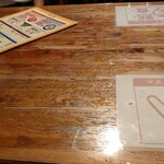 ホワイト餃子 - テーブル席