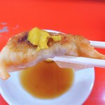 新ちゃん - ぎょうざ　カラシダレ