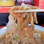 新ちゃん - かたい焼そば　麺具野菜リフト