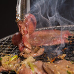 美味しい赤身と最高級ホルモン スーパーホルモン - 