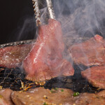 美味しい赤身と最高級ホルモン スーパーホルモン - 