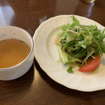 洋食喫茶 アドロック - ハンバーグランチに付いてるサラダ、スープ